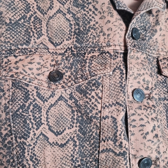 Free People Oversized Denim Jacket Snake Skin Print Brown Women's Size XS - Picture 4 of 11